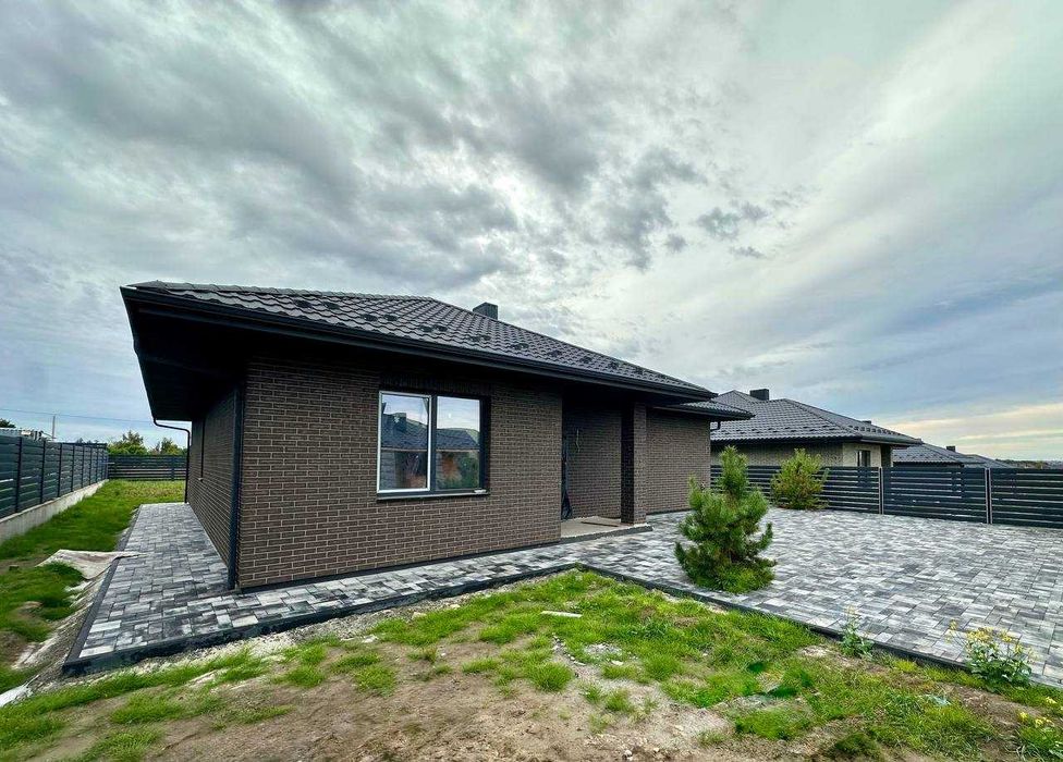 Сучасний Будинок в Обарові з власною ділянкою 7 сот.