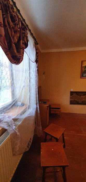 Будинок на високому фундаменті