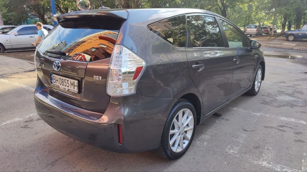 Продам Тoyota prius v 2014, 1,8 phev , газ