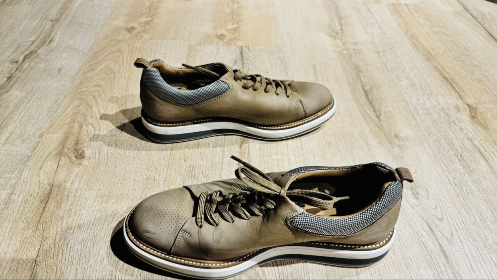 Buty CR7 42 beżowe