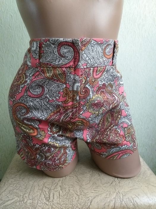 Неоновые шорты. Джинсовые шорты. Стрейчевые спортивные шорты. Кружево