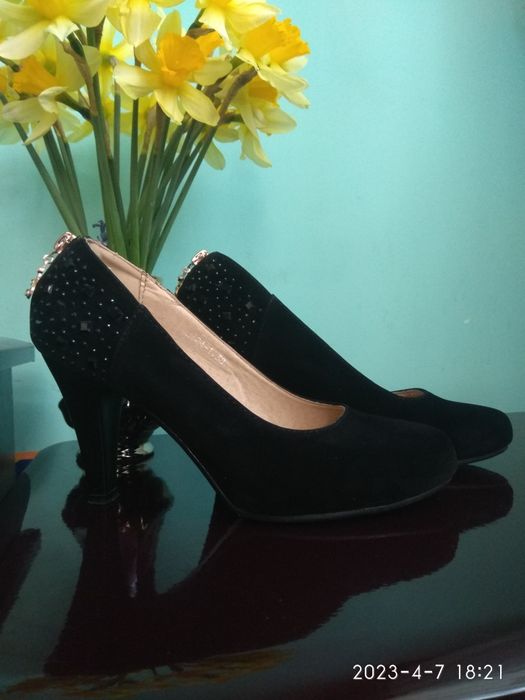 Туфлі чорні на каблуку зручні стан майже нових