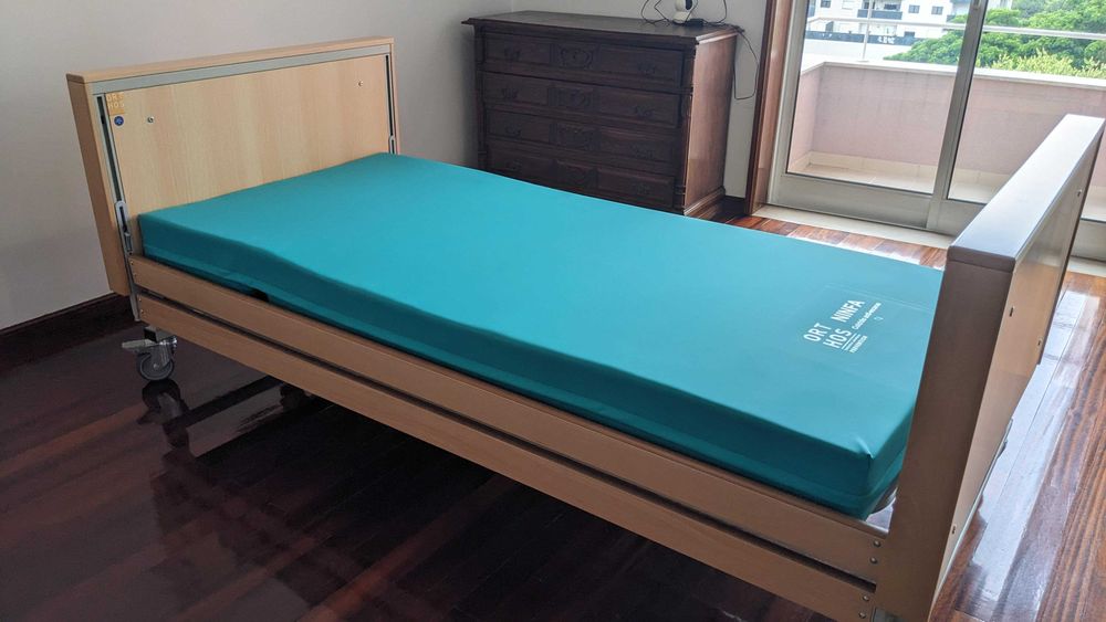 Cama Elétrica Articulada Orthos Triumph - Repartida e Colchão Hidrogel