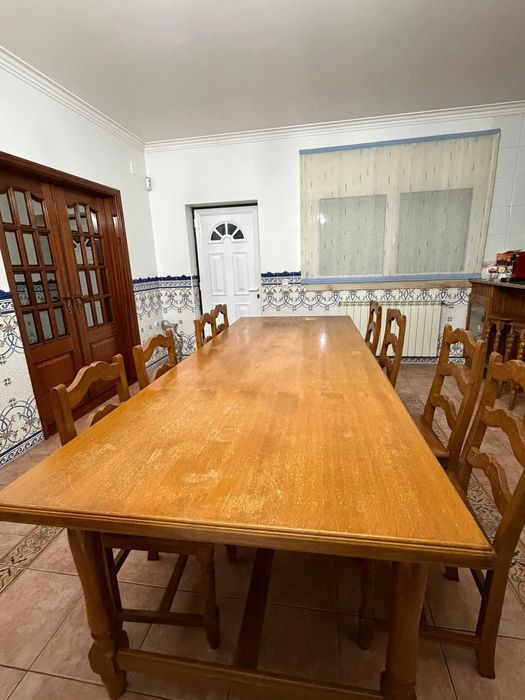 Mesa de jantar e móvel em madeira de carvalho