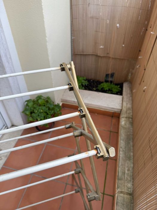 Estendal Branco e Dourado