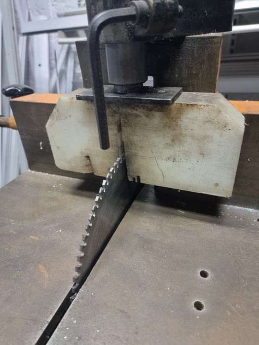 Máquina cortar alumínio