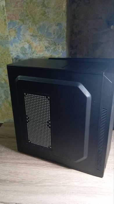 Настільний компьютер. Готовий до роботи.