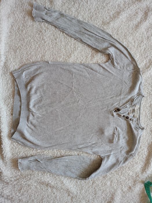 Szary cienki sweterek MANGO 140