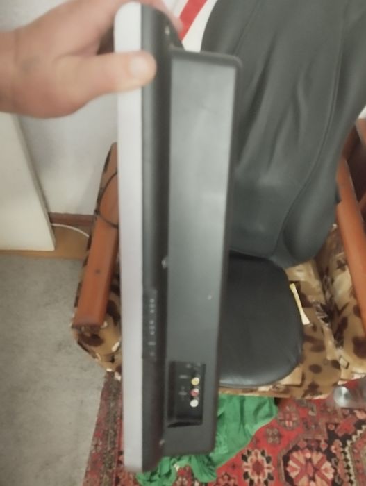 Продам телевизор на запчасти TCL