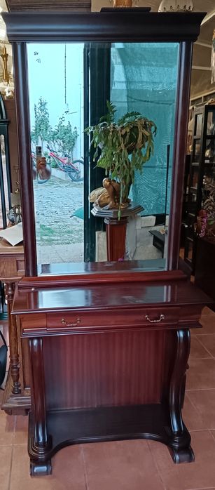 Móvel de entrada com espelho