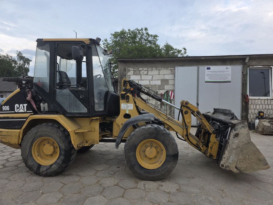 Cat 906 2003 rok do lekkich poprawek