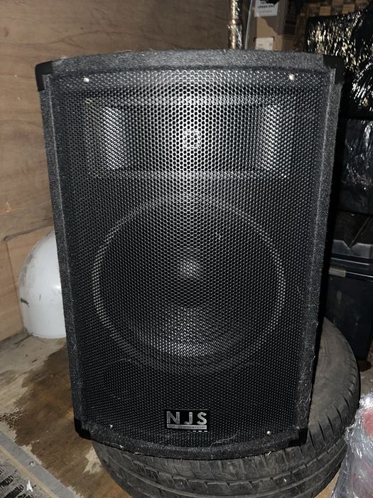 Glosnik bardzo dobry stan techniczny  fajne brzmienie