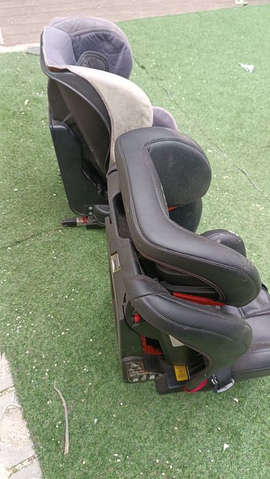 Cadeiras auto usadas, em estado satisfatório. 40€ as duas, 25€ em separado.
