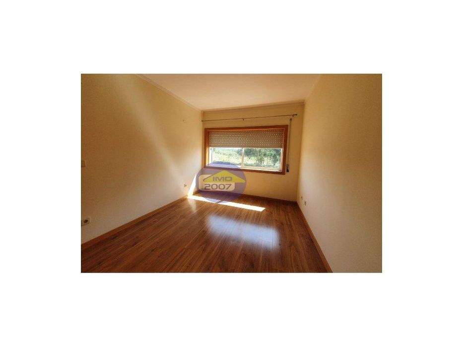Apartamento T2 em Canelas