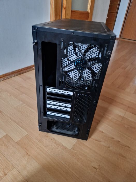 FRACTAL DESIGN брендовий корпус для компьютера з шумоізоляцією 8hdd