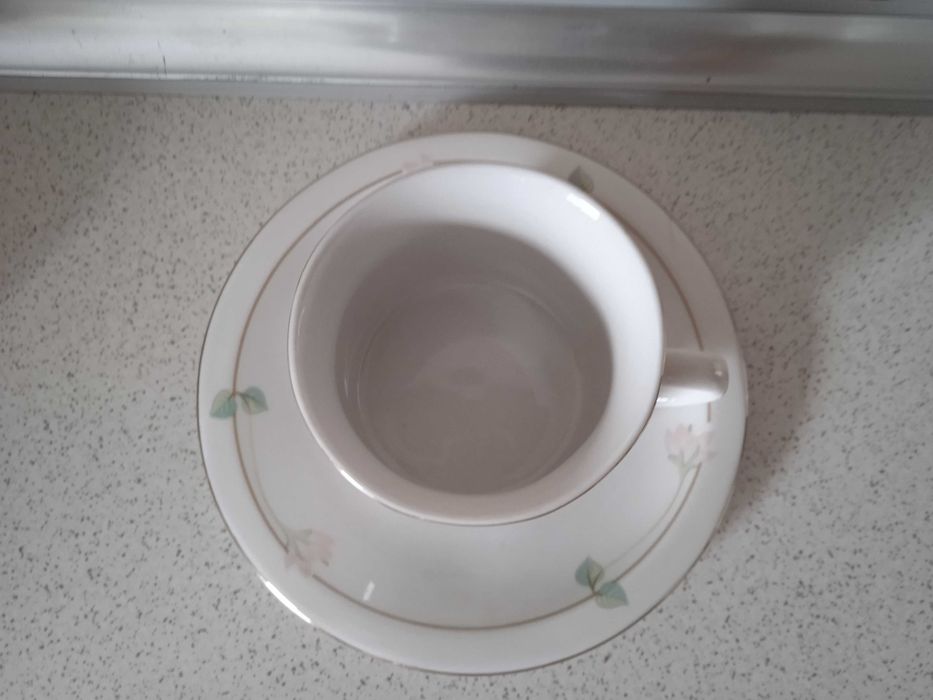 Filiżanki z talerzykami, komplet filiżanek porcelana 6 szt. PRL, retro