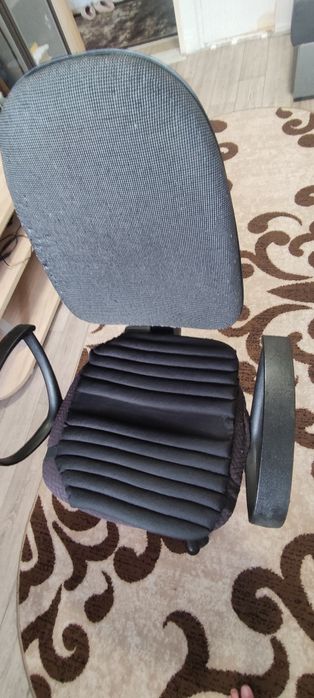 Комп’ютерний стіл + механічне крісло з регулюванням висоти та нахилом