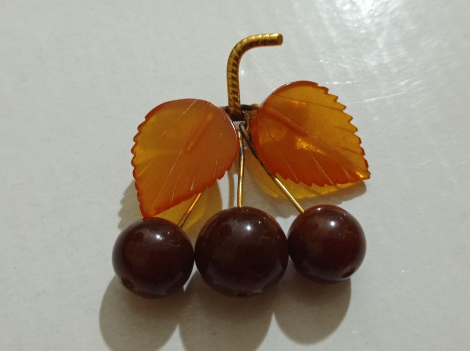 Цветочки, вишня, ягоды