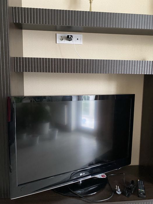 Телевізор великий LG 42 дюйма з пультом