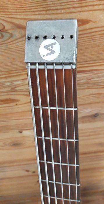 Gitara basowa sześciostrunowa