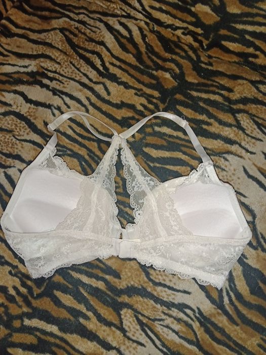 Бюстгальтер H&M с красивой спинкой