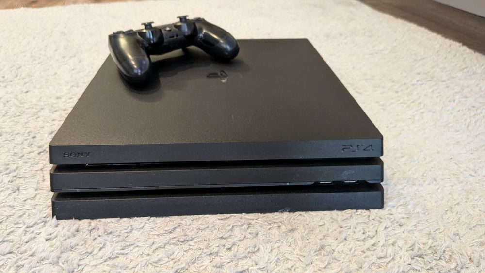 PlayStation  Ps4 Pro  CUH 7216B