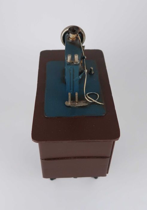 Maquina de costura miniatura em metal