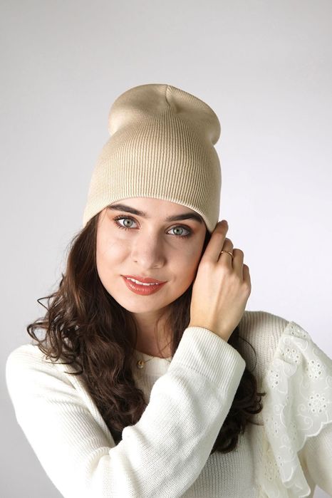 Подовжена однотонна базова шапка без відвороту, мілкий рубрик