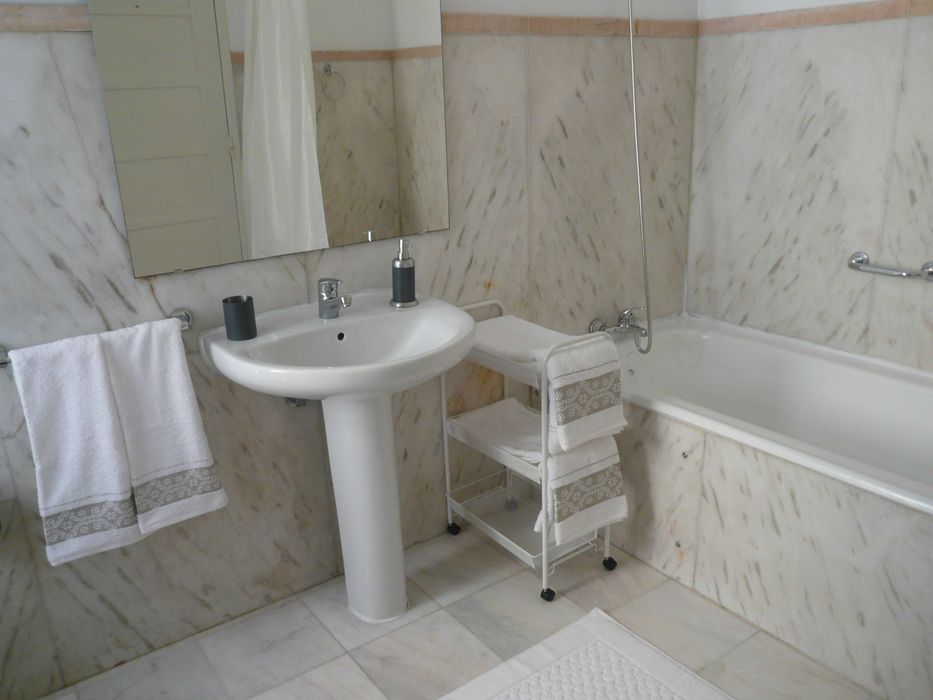 Quarto individual junto METRO Marques Pombal e Amoreiras