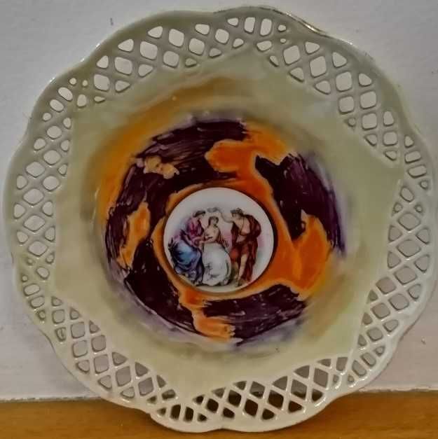 Prato decorativo em porcelana europeia, antigo