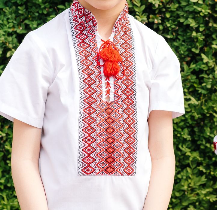 Продам вишиту сорочку на хлопчика.