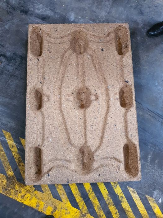 Paletes novas em aglomerado