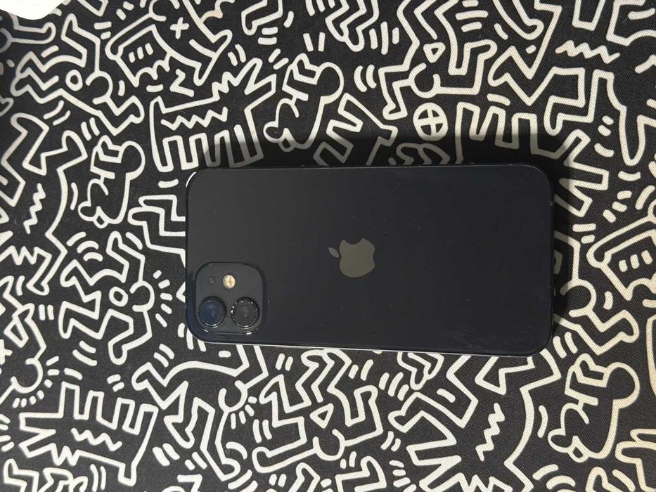 iPhone 12 em bom estado