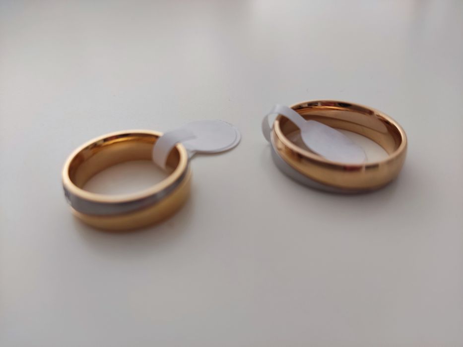 Aliança Prateada com banda dourada em aço de 6mm inoxidável - Novo