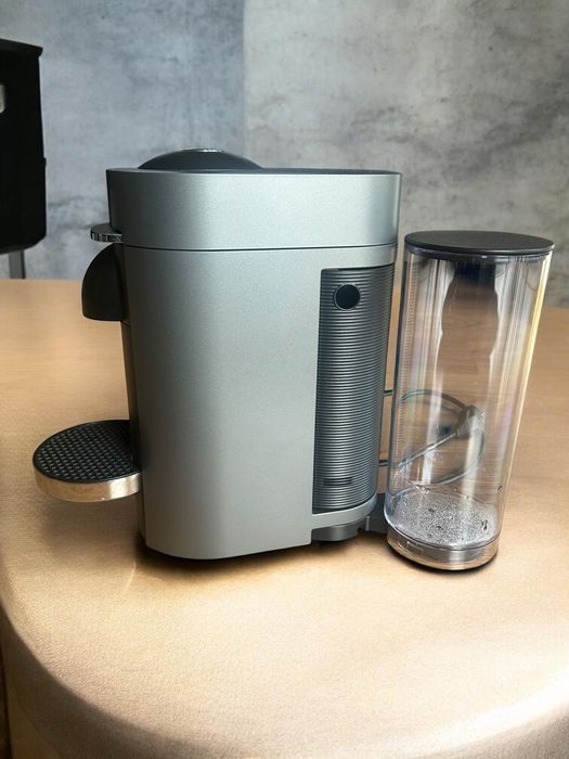 Máquina de Café Nespresso Vertuo Plus446829415409264641