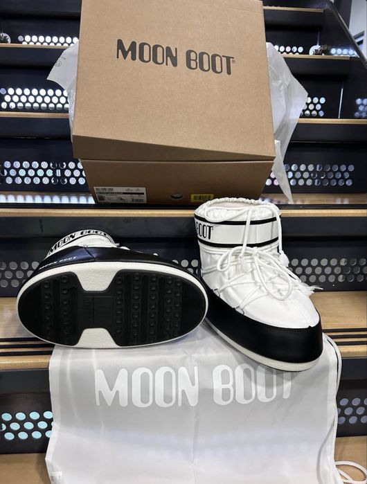 MOON Boot мунботи чоботи оверсайз чорно білі 42/44 розмір