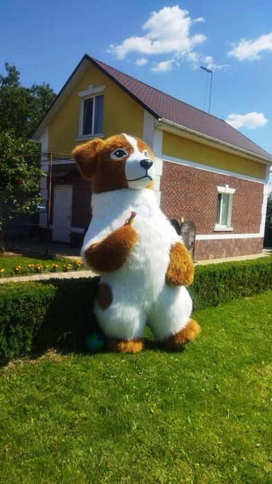 Веселий білий ведмідь та Пес Патрон привітати