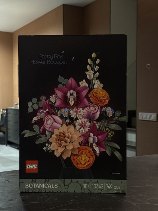 Конструктор LEGO Botanicals Милий рожевий букет квітів