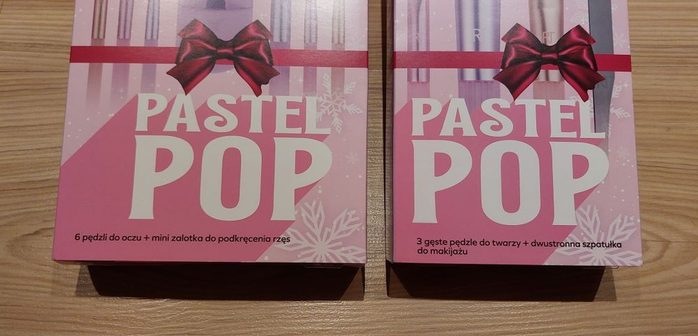 Dwa zestawy pędzli Real Techniques