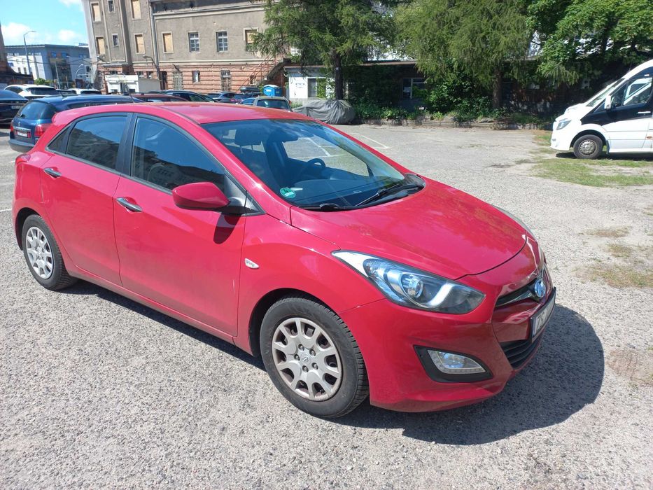 Syndyk sprzeda samochód  HYUNDAI i30 rok produkcji 2012