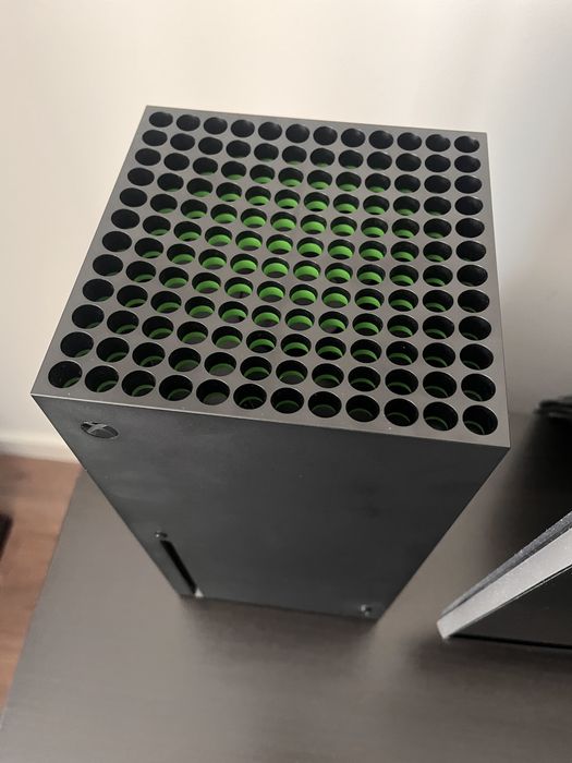 Xbox Series X com caixa