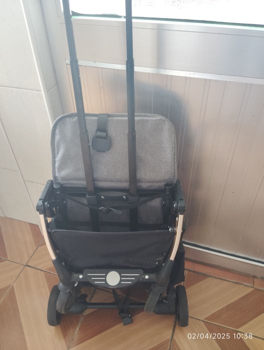 Vendo carrinho de bebê impecável