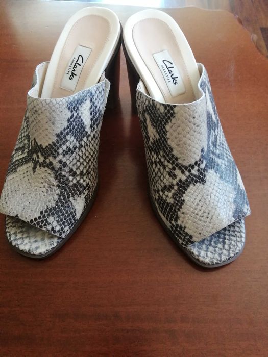 Sprzedam bardzo ładne skórzane klapki firmy CLARKS