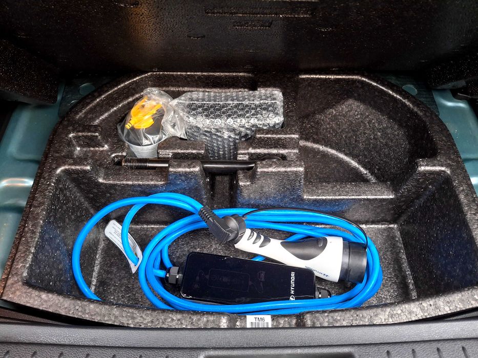 Hyundai Kona Electric. 64 kw.