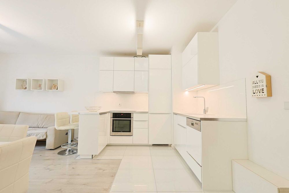 2 pokoje | 40,69 m2 | balkon | widok na park | Oporów, ul. Awicenny