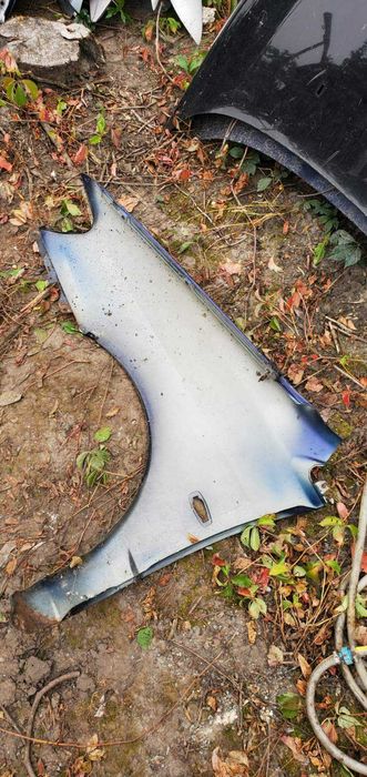 Крило переднє праве MR392370 Mitsubishi Space Star