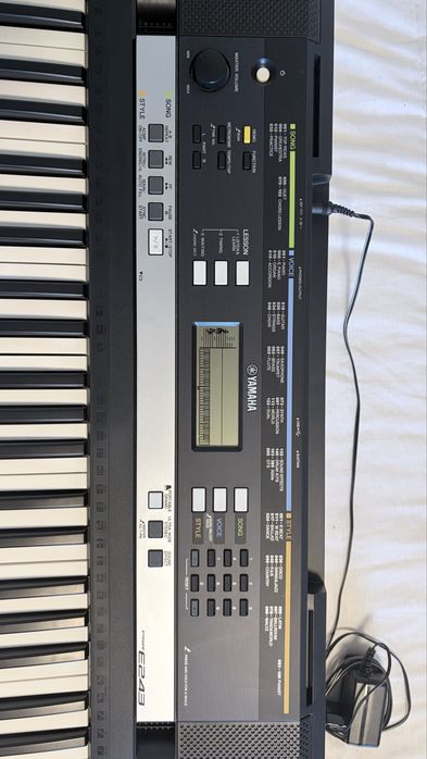 Piano Yamaha PSR-E243
