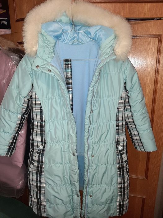 Продам пальто для девочки.