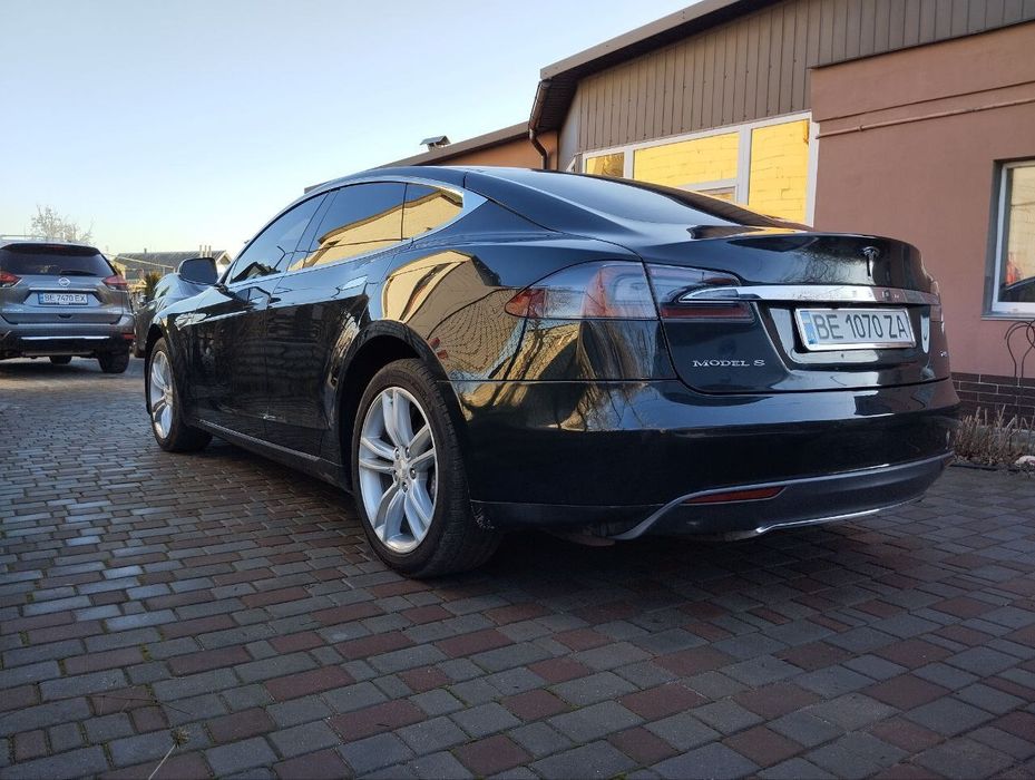 Tesla Model S Performance