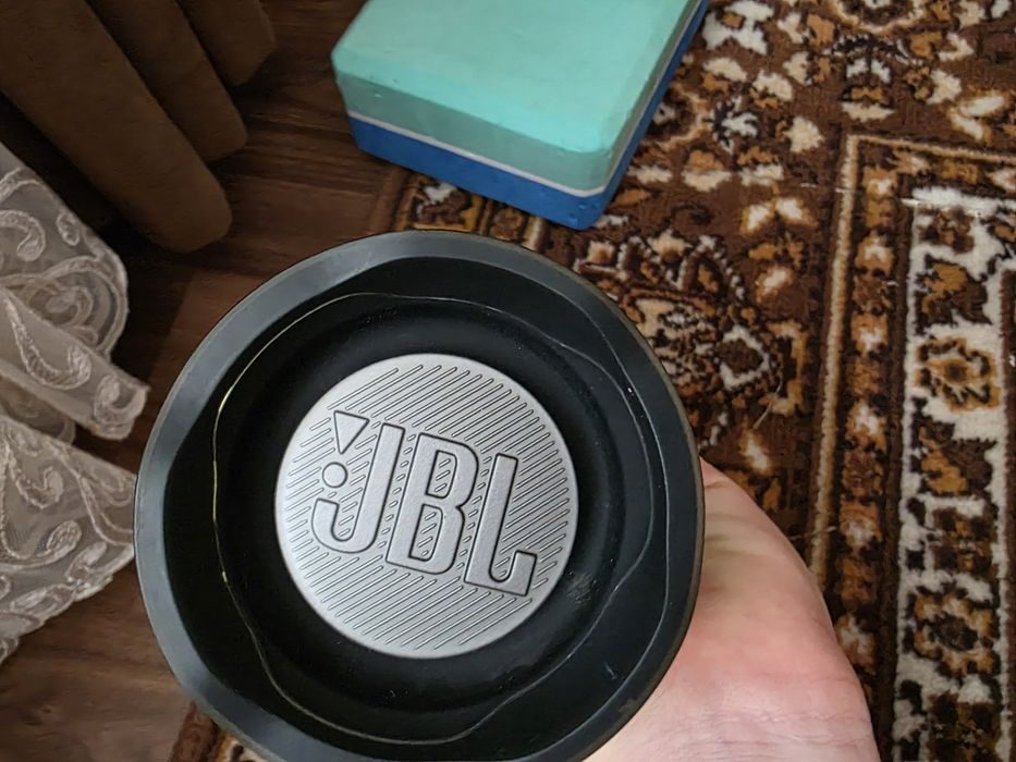 Jbl charge 4  на запчасти